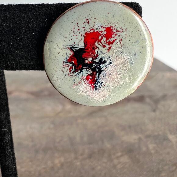 Vintage abstract pale green artistic screw back circular medallion earrings - Picture 5 of 7